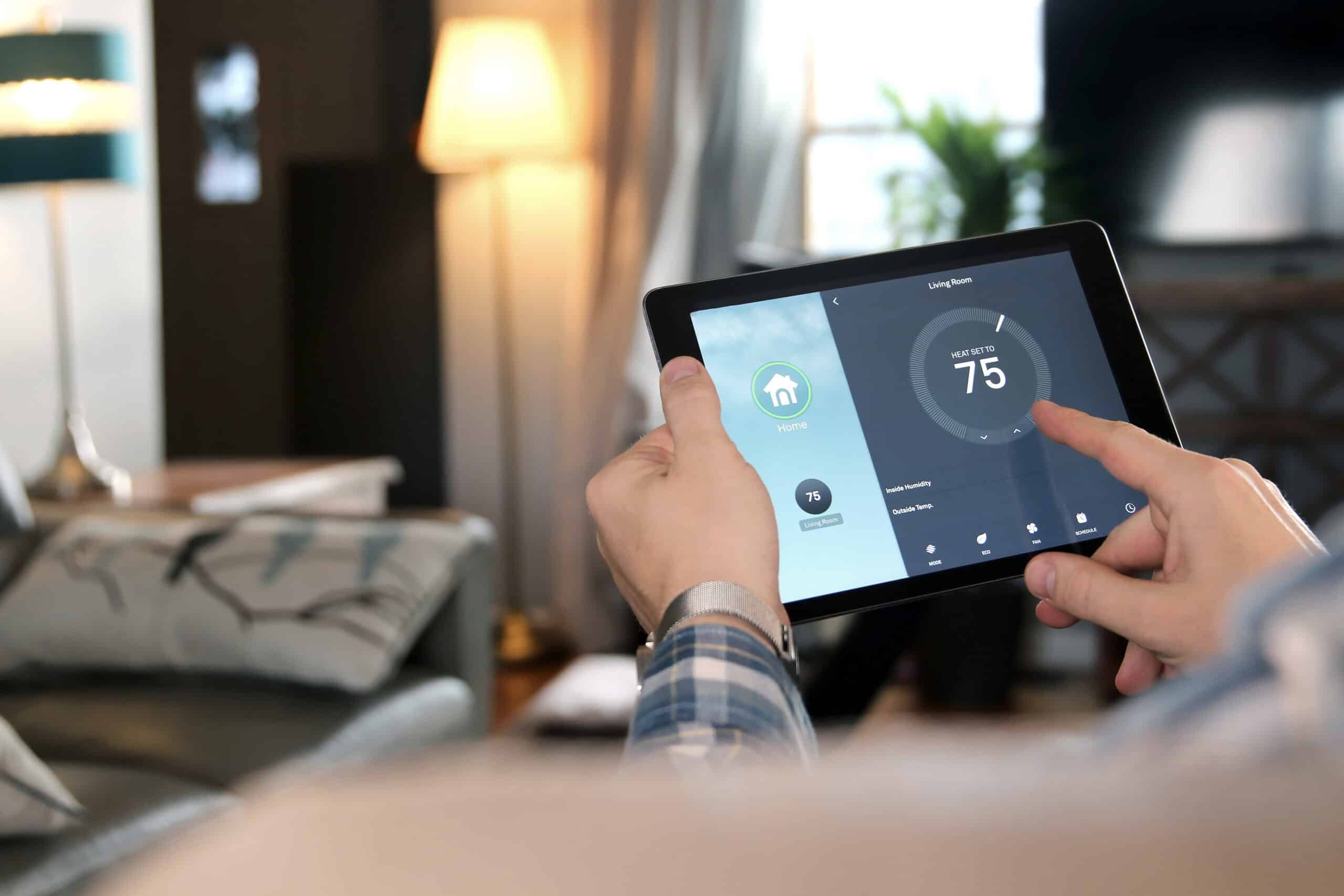 Smart Home Steurung am Tablet
