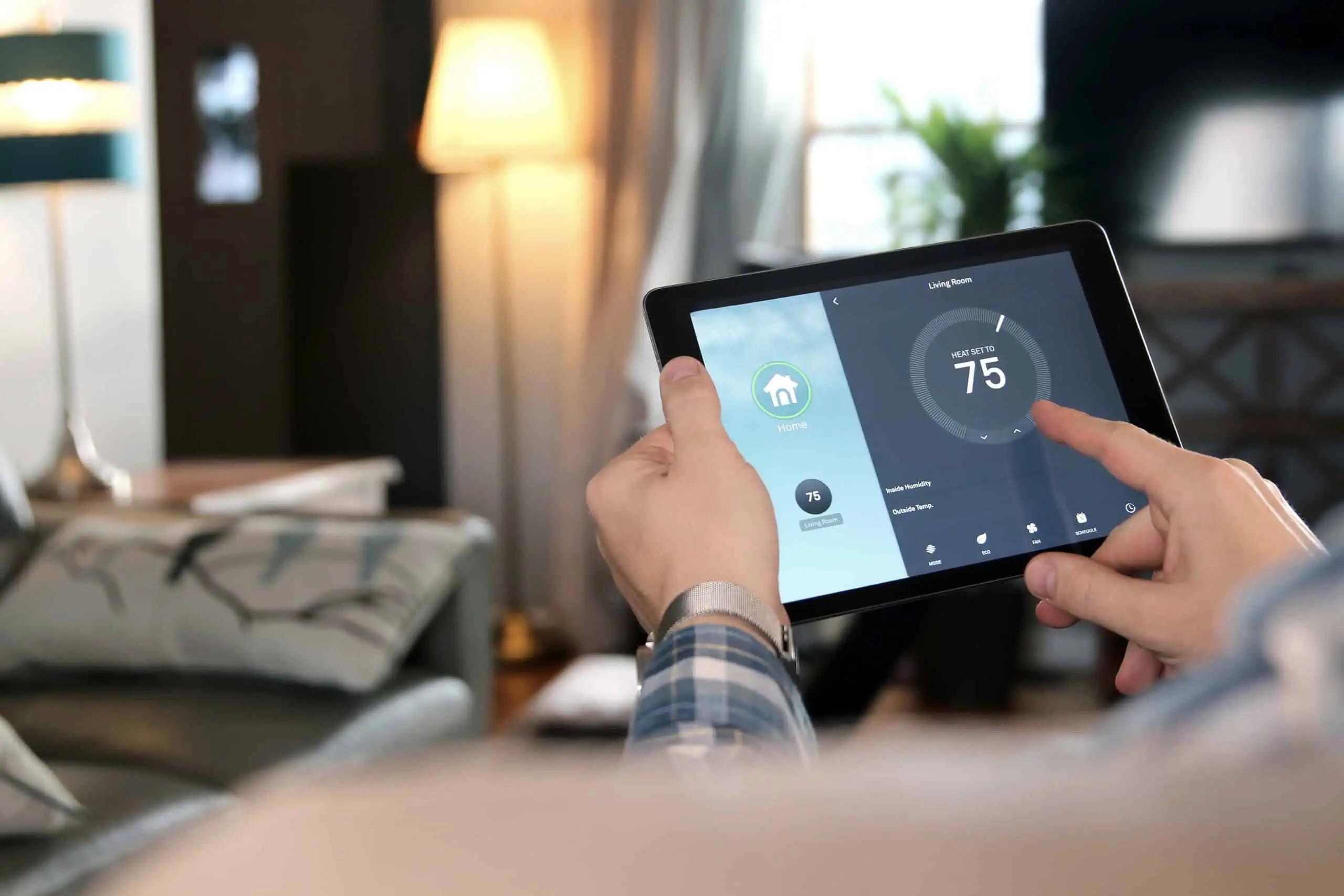 Smart Home Steurung am Tablet
